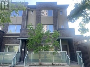Building Photo - 290 Village Green Square