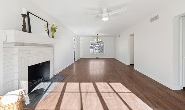 Building Photo - Gorgeous 3-Bedroom 2-Bath home in Lake Par...