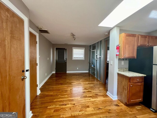Foto del edificio - 562 Formwalt St SW