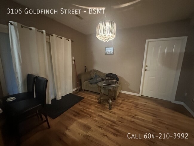 Building Photo - Spacious Suite Near Highstreet