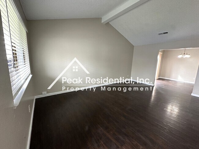 Foto del edificio - Updated 2bd/1ba North Highlands Duplex wit...