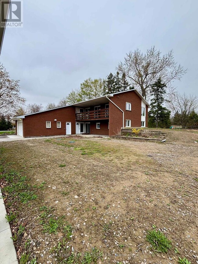 Photo du bâtiment - 1311 Fiddlers Green Rd
