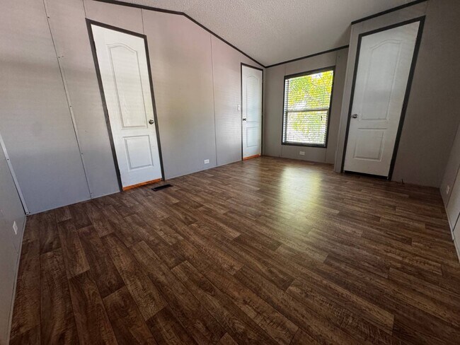 Foto del edificio - 7650 US-90