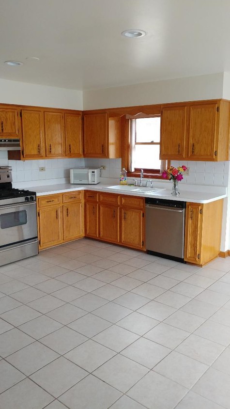 KITCHEN - 5026 Carol St