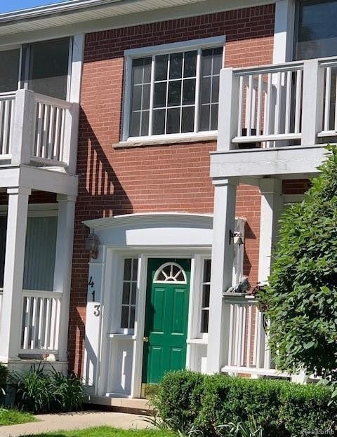 Primary Photo - 413 N Eton St