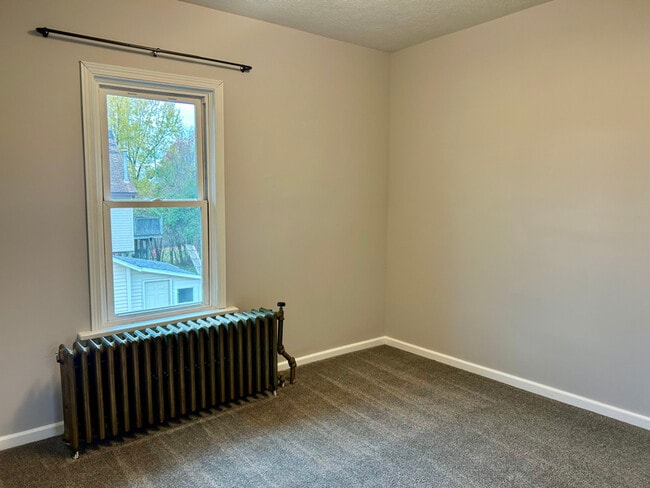 Building Photo - 112 Rock St