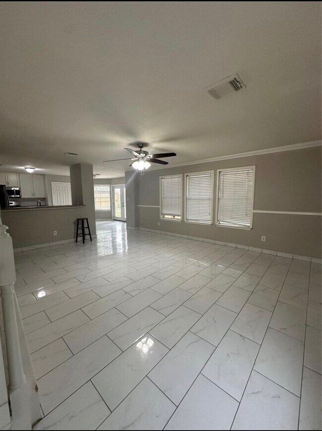 Foto del edificio - 17002 Westminster Village Ct