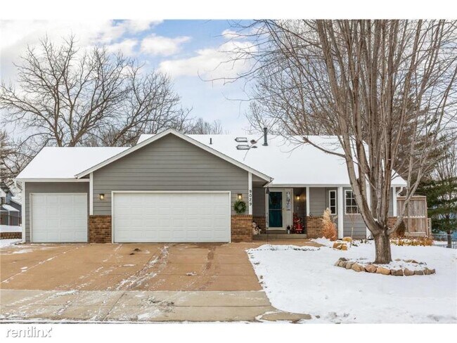 Building Photo - 4 br, 3 bath House - 9029 Rosewood Ln N