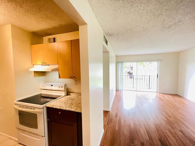 Foto del edificio - 1203 N Benoist Farms Rd