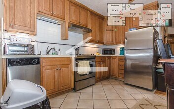 Building Photo - 8 Phillips St