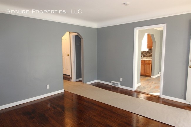 Building Photo - Remodeled 3 bed / 1 bath Brick Bungalow