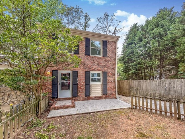 Building Photo - Spacious 2 BR/2.5 BA Townhome in Marietta ...