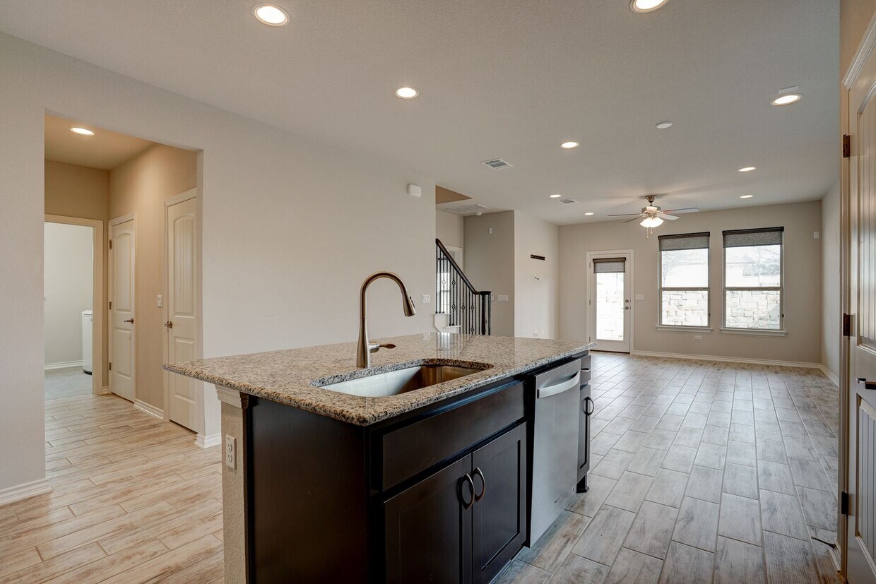 Foto principal - 14114 McCoy Lp