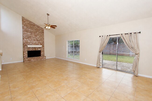 Building Photo - 2731 Colony Dr