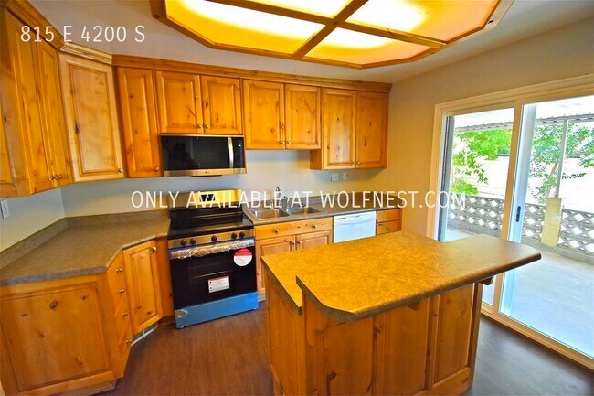 Foto del edificio - Renovated 4+ Bed Murray Home! No Deposit O...