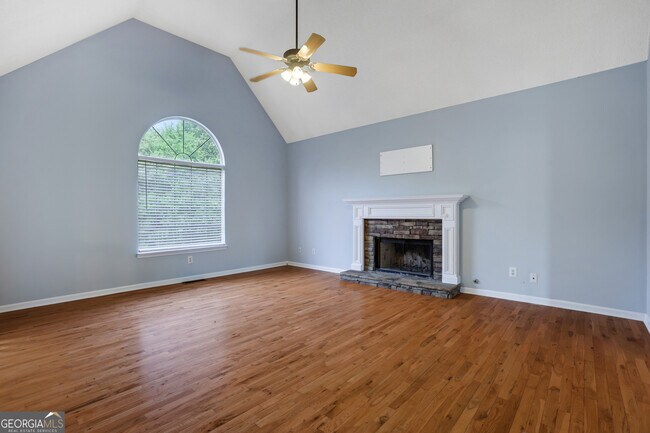 Building Photo - 5927 Rosie Ln SE
