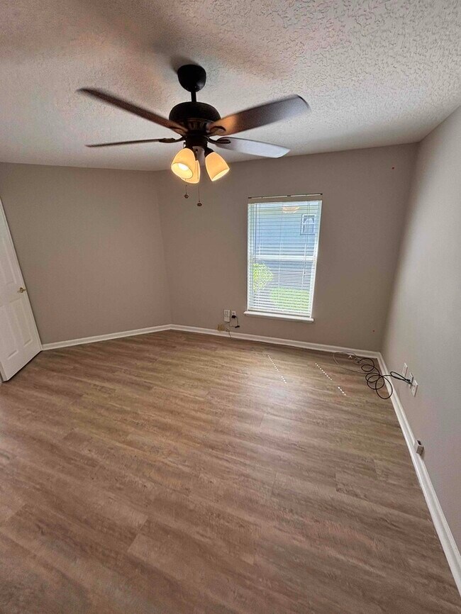 Foto del edificio - 1329 Fairway Village Dr