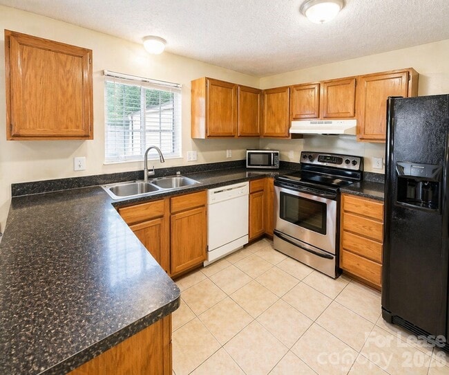 Building Photo - 9456 Lexington Cir