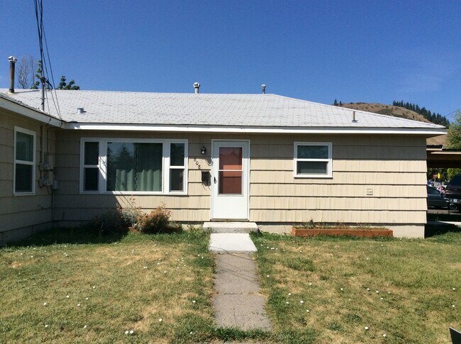 Foto del edificio - 3rd St Duplex