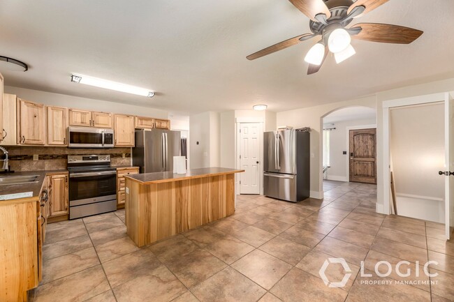 Building Photo - Single Family Home in a Great Location.