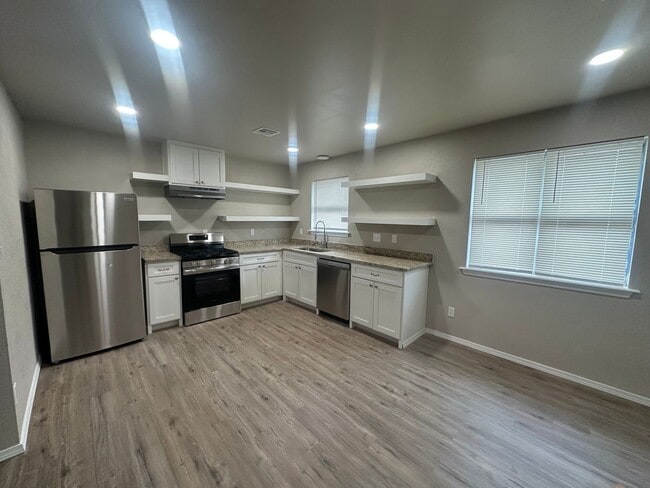 Foto del edificio - 1003 7th Ave NW