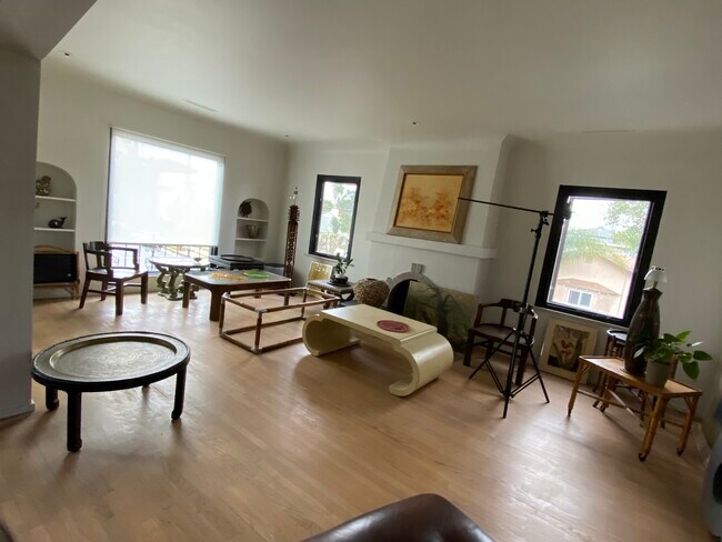 Foto del edificio - 1602 Carmona Ave