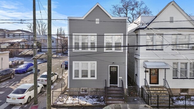 Photo - 105 Woodlawn Ave Apartment
