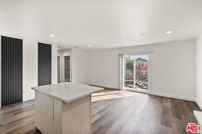 Foto del edificio - 2525 Hauser Blvd