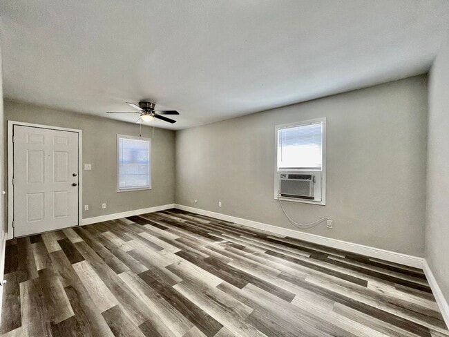 Building Photo - New & Improved 1 Bedroom and 1 Bathroom Home in the Center of San Marcos