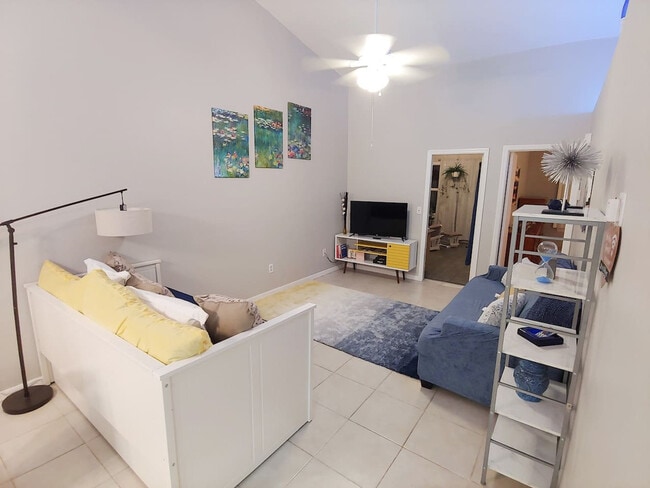 Building Photo - 3832 SW 30th Terrace