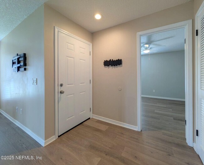 Building Photo - 10200 Belle Rive Blvd