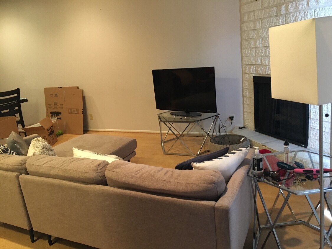 Great Room/Living Room - 11318 Ohio Ave