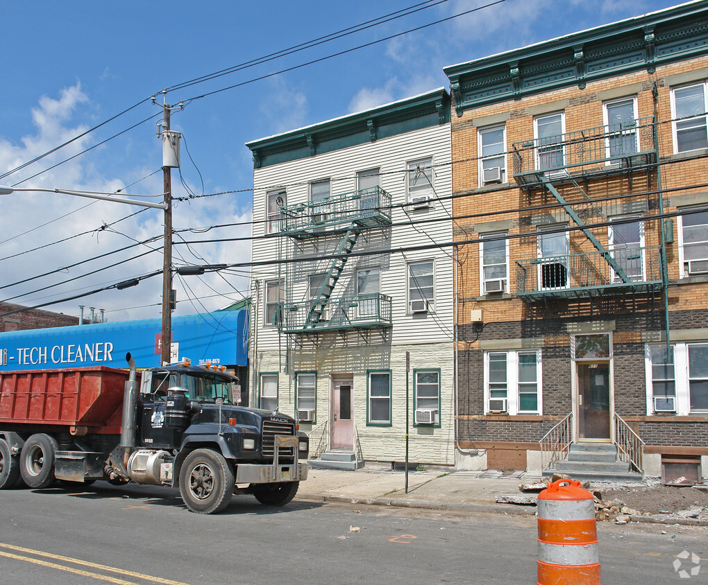 Primary Photo - 609 Central Ave