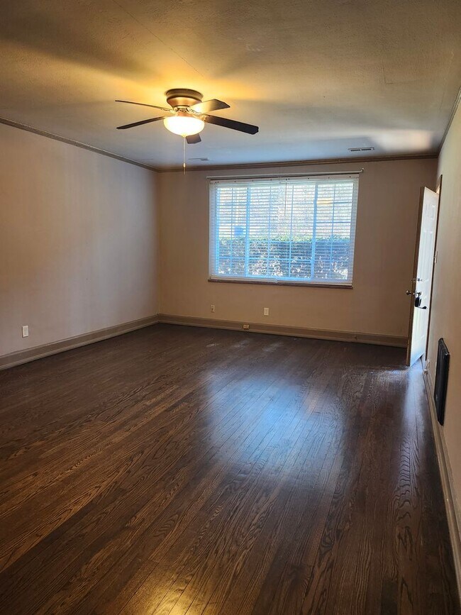 Building Photo - 4911 Sunnyside Ave