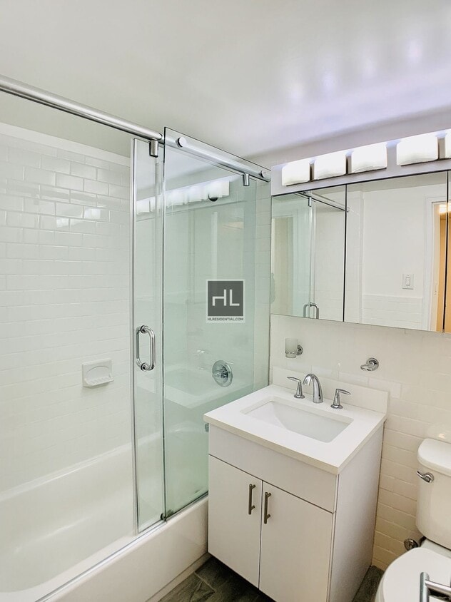 Building Photo - E 16 ST