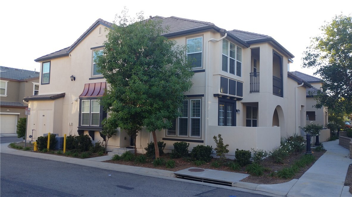 28683 N Pietro Dr, Santa Clarita, CA 91354 Townhome Rentals in Santa