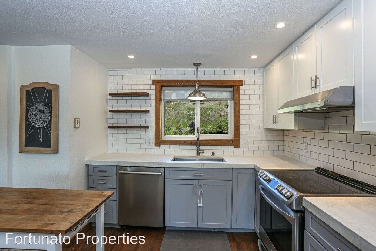 Primary Photo - 3 br, 1.5 bath House - 1258 Baldy Rd