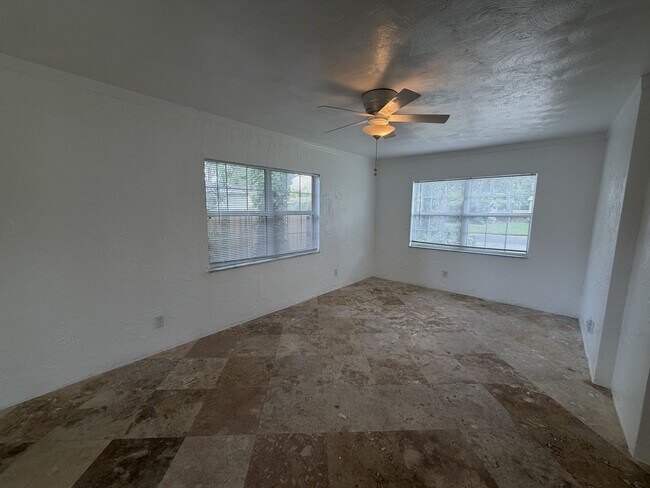 Foto del edificio - 3 Bed/3 Bath