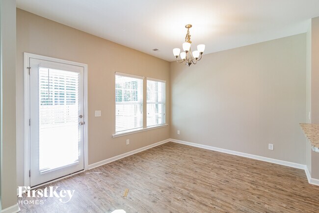 Foto del edificio - 772 Redbud Ln
