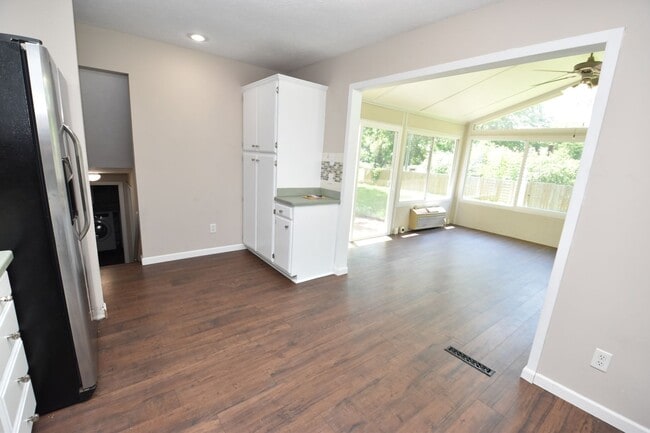 Foto del edificio - 4 bedroom 2 bath South Bend IN home for rent