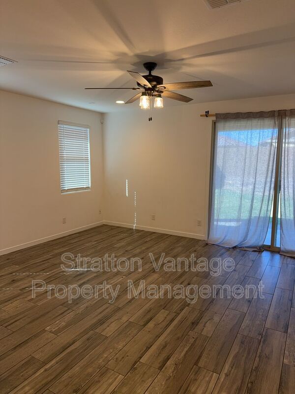 Foto del edificio - 24596 N 170th Dr