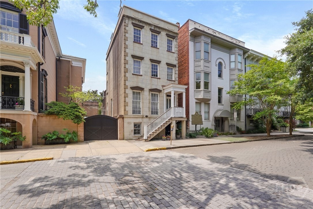 Primary Photo - 207 E Charlton St