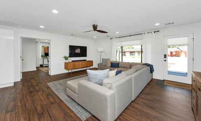 Building Photo - 4707 N 30th Pl