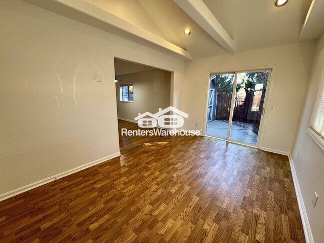 Foto del edificio - 1280 Van Gordon St