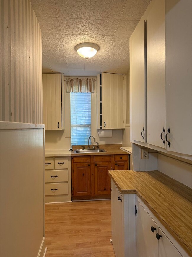 Building Photo - 66 Stroudwater St