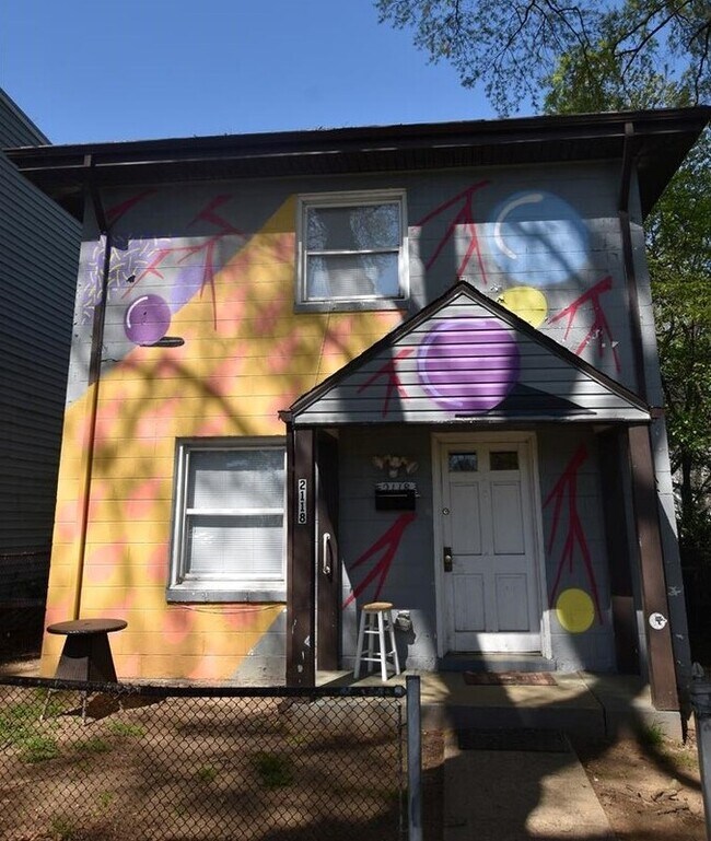 Building Photo - 2118 Parkwood Ave