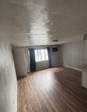 Building Photo - 802 North St