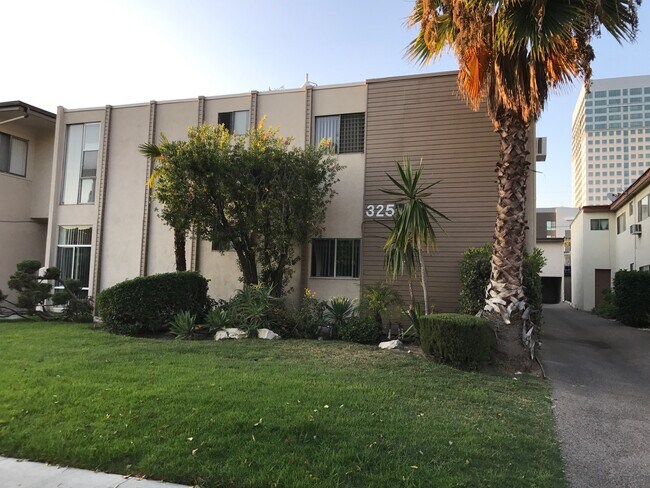 Foto de la fachada del edificio - 325 W Milford St
