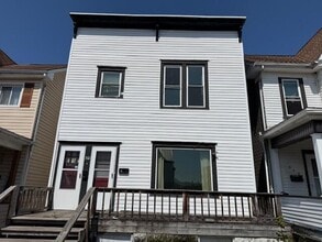 Building Photo - 310 Spruce Ave