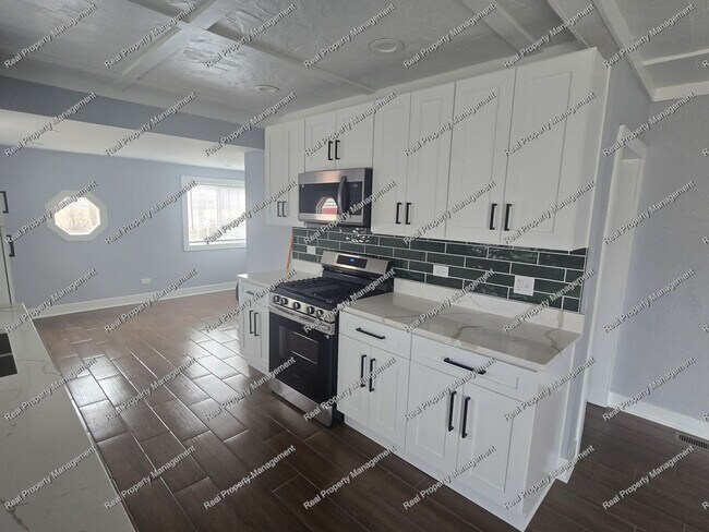 Foto del edificio - Completely Renovated Three Bedroom Ranch